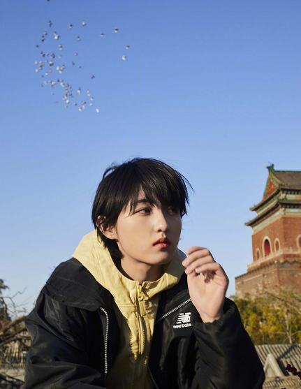 张子枫时尚感越发出众了短发造型充满日系文艺范我慕了