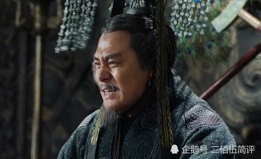 剧中,他身为楚王,训斥楚国贵族圈占,愤怒,控诉,甚至悲伤哭泣到嘴颤抖