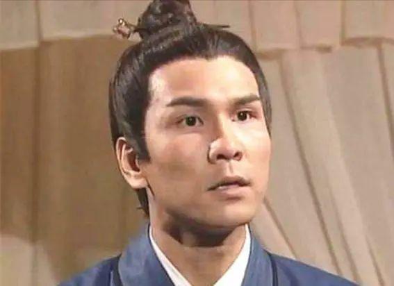 还记得"龙骑士尹志平"吗?56岁似小伙,婚后22年不生孩子