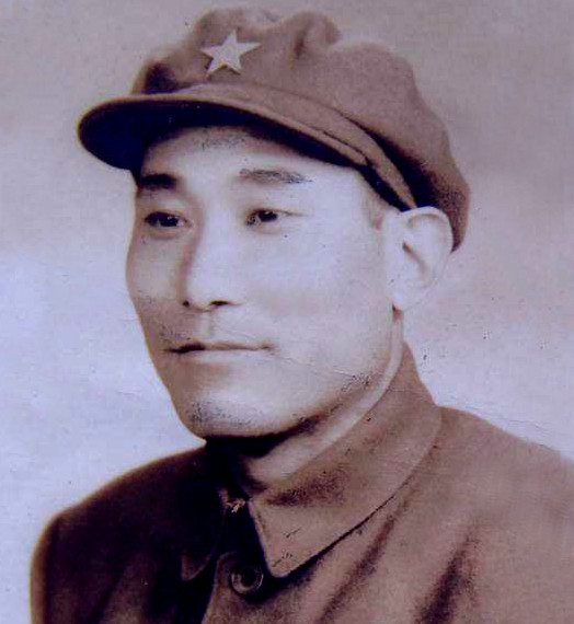 开国少将中,只有他享受中将待遇,周总理亲自安排给他手术