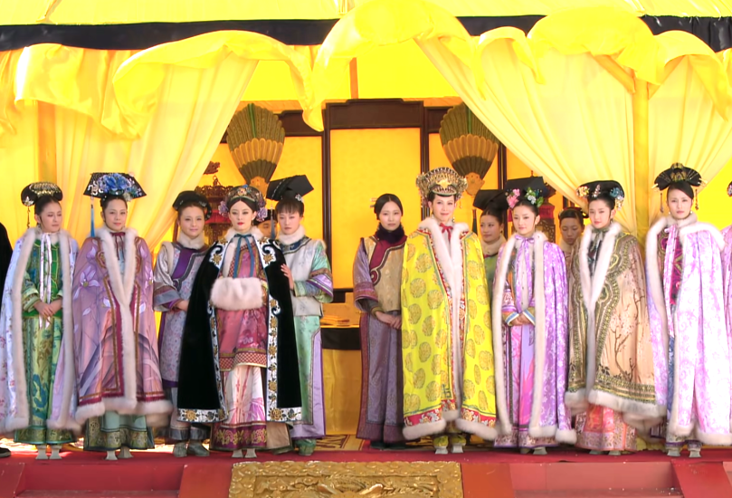 甄嬛传:安陵容跳完冰嬉舞,谁注意皇上对她和甄嬛的称呼?太现实了