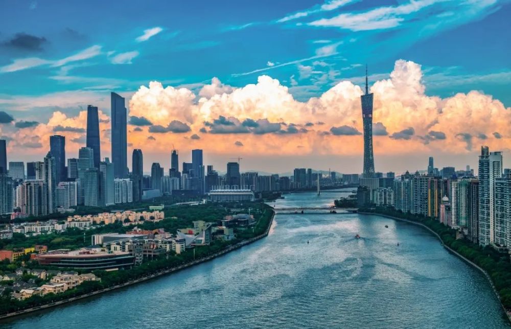 珠江而跟随着城市的发展逻辑,珠江新城,成为广州江景豪宅集聚区的2.