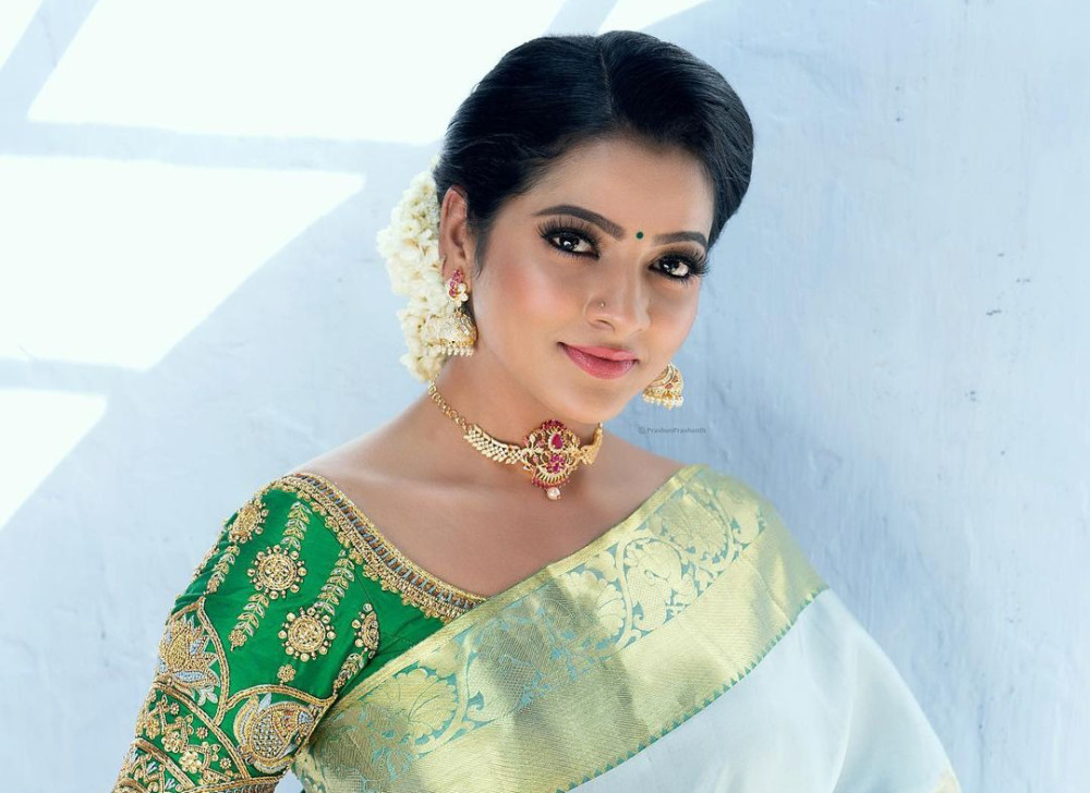 28岁印度女星在酒店上吊自杀,现场照片曝光,脸上有明显伤痕_腾讯新闻