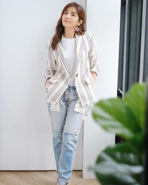 刘璇终于穿对鞋了西服套装配鱼嘴鞋优雅大气158秒变180