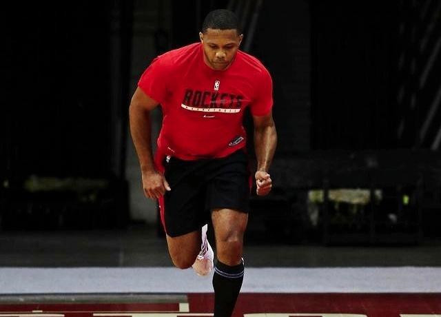 塞拉斯透露,在年轻球员中,宰希恩-泰特的表现最突出,他说道:"他是一个