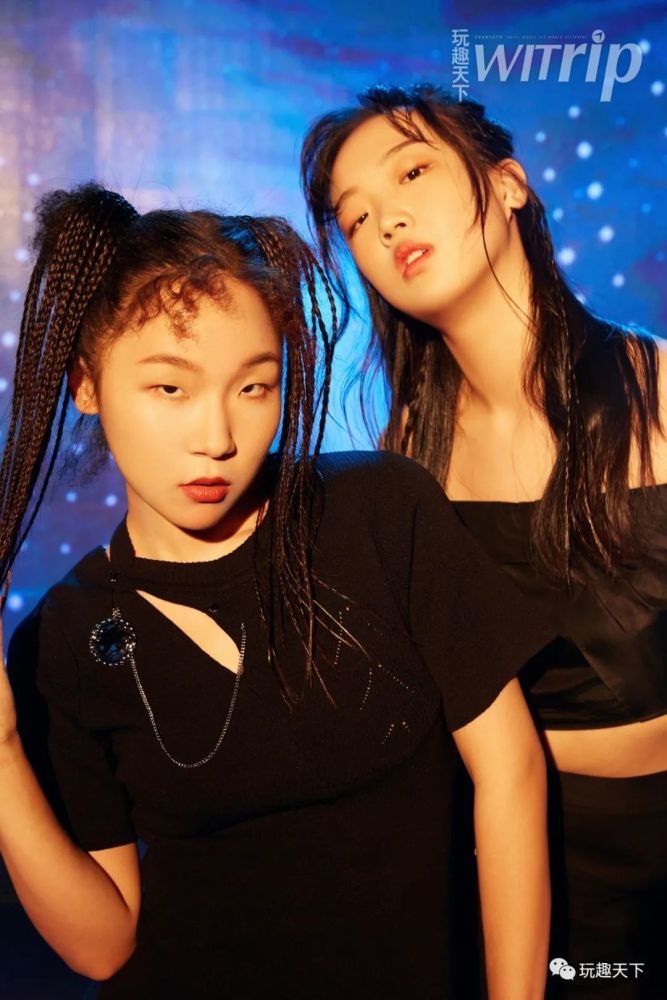 张钰王清并肩向前走