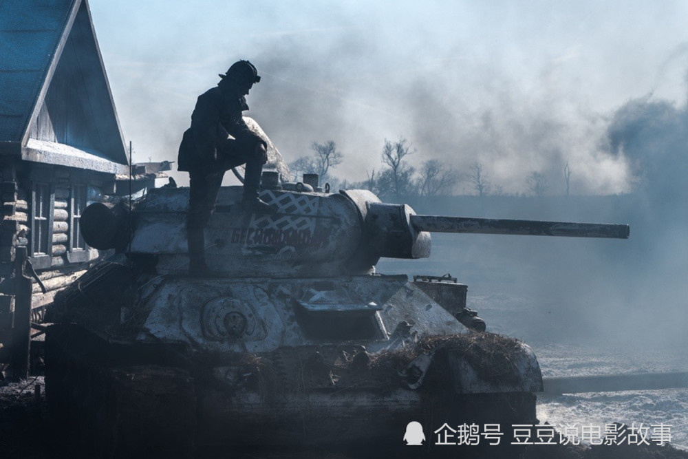 俄罗斯硬核战争片《猎杀t34》,超燃坦克大战,硝烟下的热血与英勇_腾讯