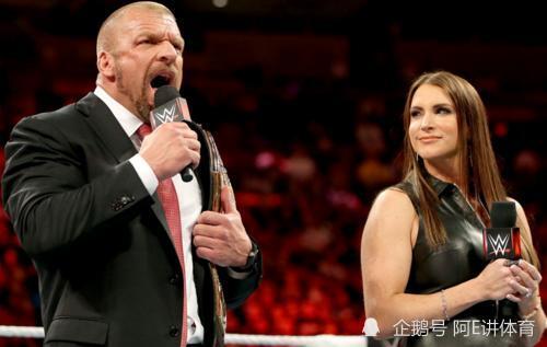 他是wwe实力摔角巨星因和驸马爷hhh不和多次输掉被迫冠军