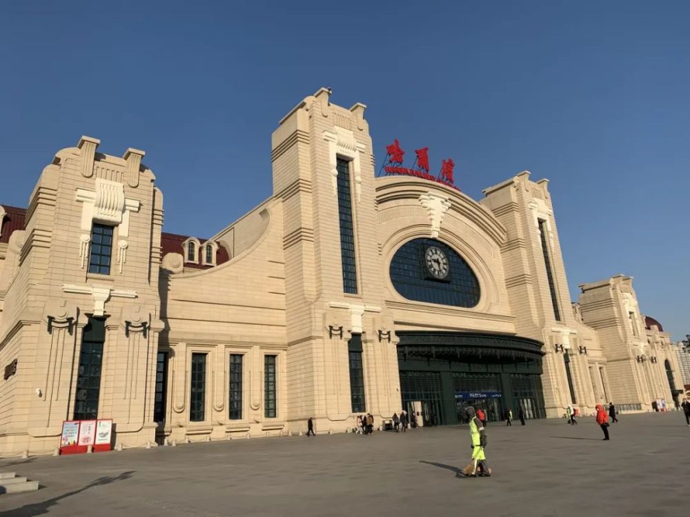 哈站被一网友说成全国"最奇葩"火车站…原因竟是它?_腾讯新闻