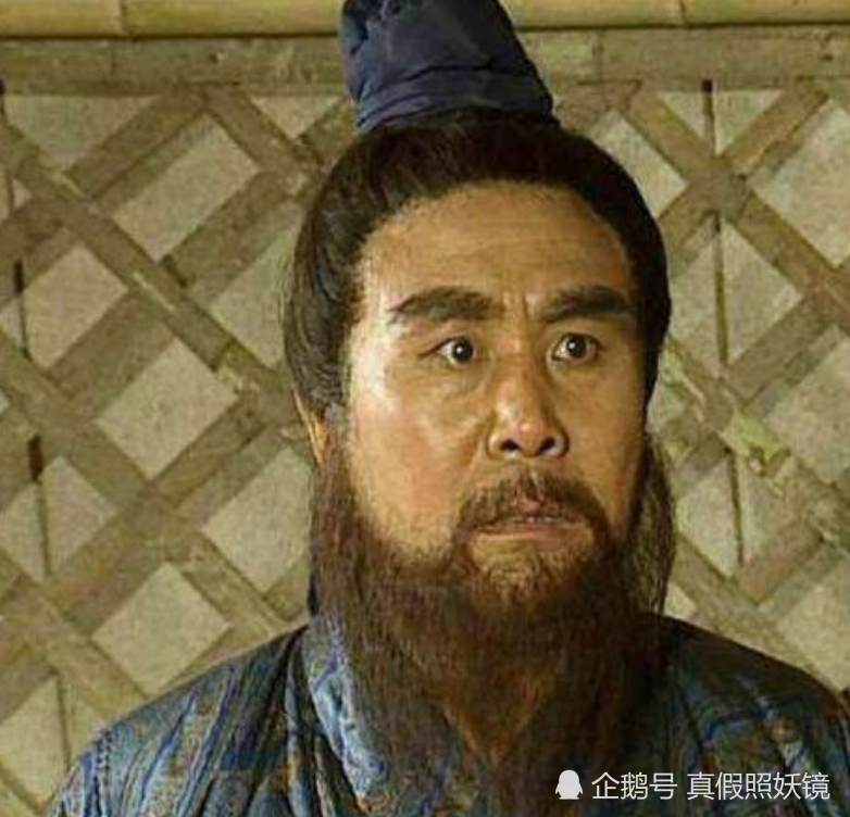 还有那个最窝囊的秦宜禄,老婆被曹操霸占,儿子秦朗也成了别人的儿