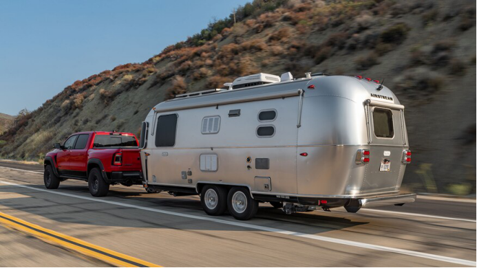 美式豪华气流飞云拖挂房车优雅永不过时