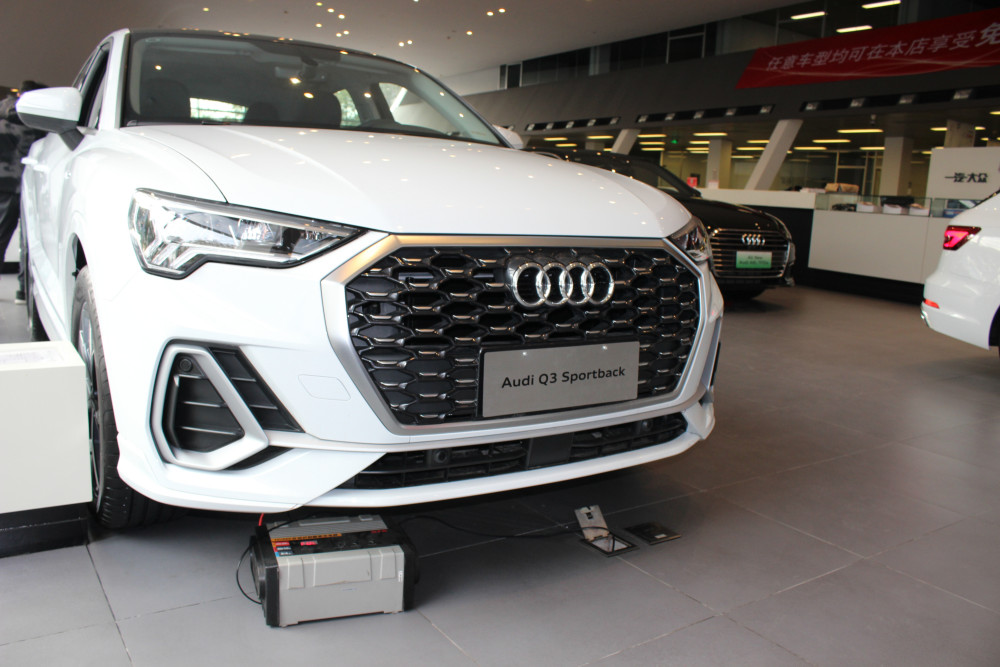 奥迪q3双门轿跑到店,28.73万起,配大灯清洁 后视镜的电动折叠