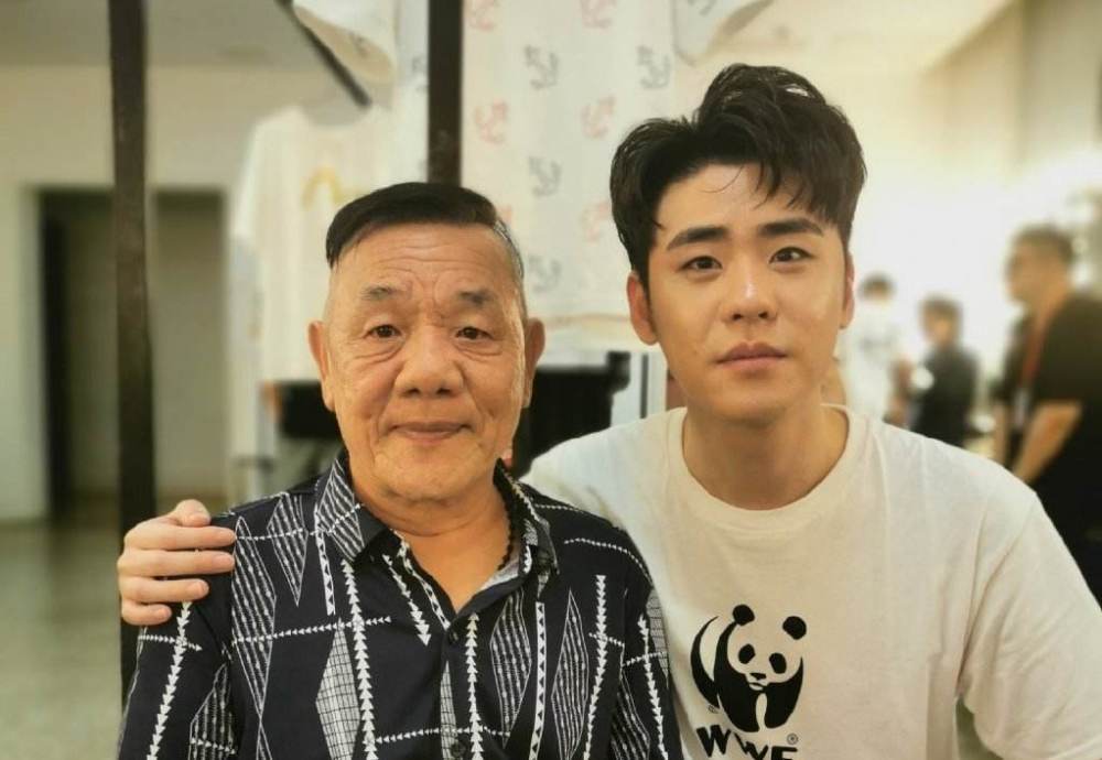 德云社杨进明参加节目,已经七十岁的他,竟然被称为相声新人?