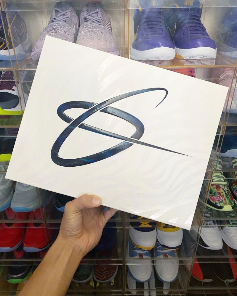 并且设计有一个非常大的海沃德个人球星logo,非常的简洁