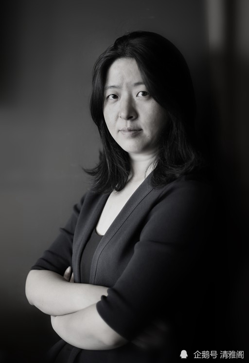 张艺谋独家签约的书法家许静因写字而走红她书法水平如何呢