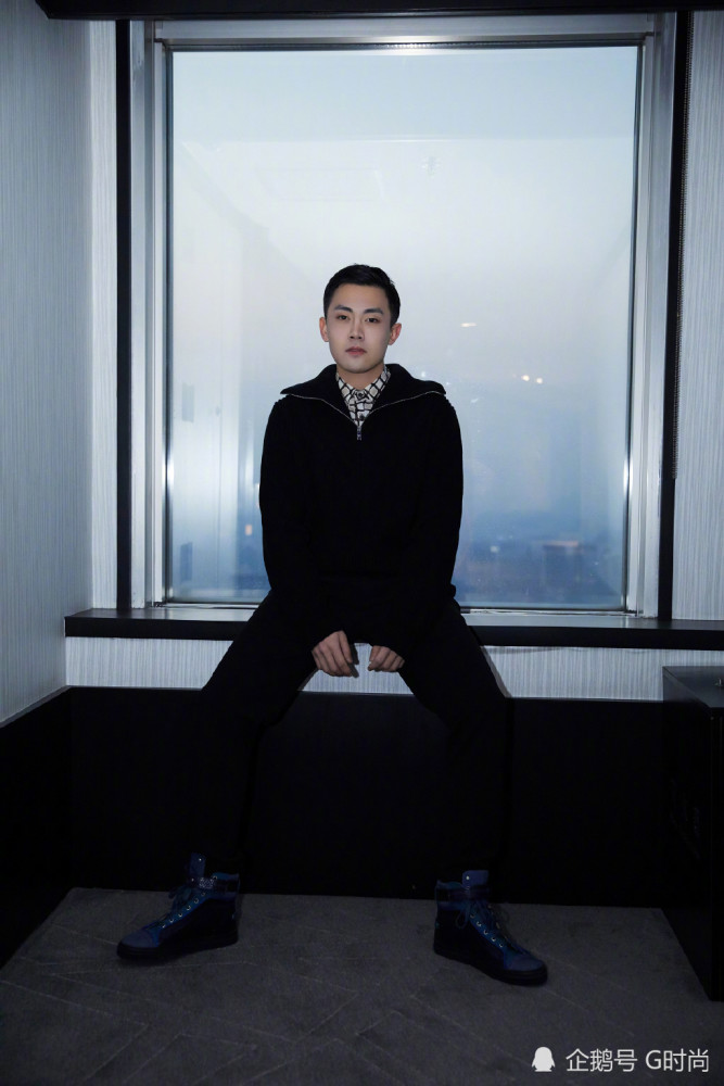 张昕宇allblack造型亮相prada2021春夏系列晚宴