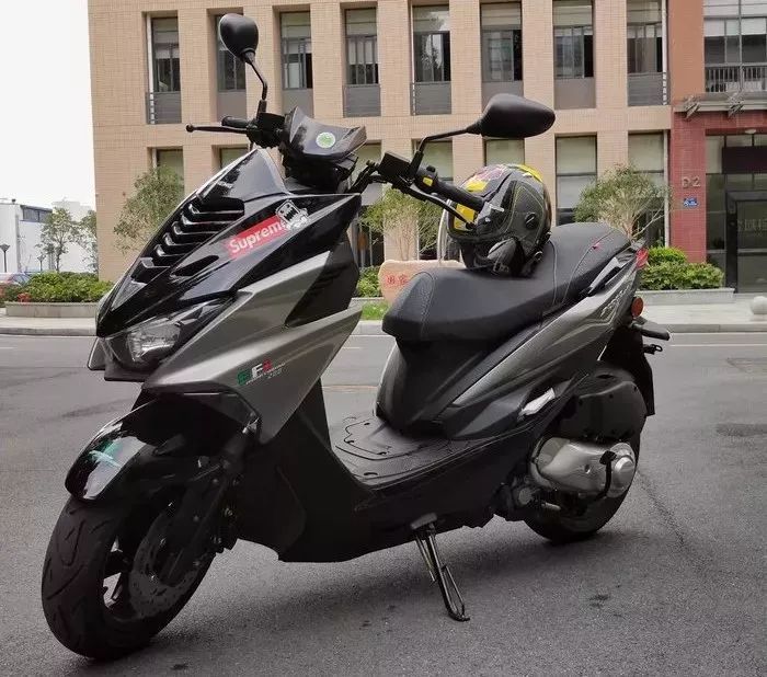 看到这台金城jc200t-9,从前部的抬头纹很容易让人联想到金城皮尺