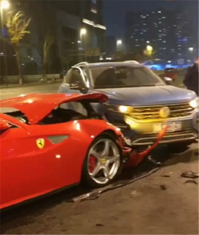 百万法拉利被大众suv撞了 车损达6位数 保险50万还不够赔 腾讯网