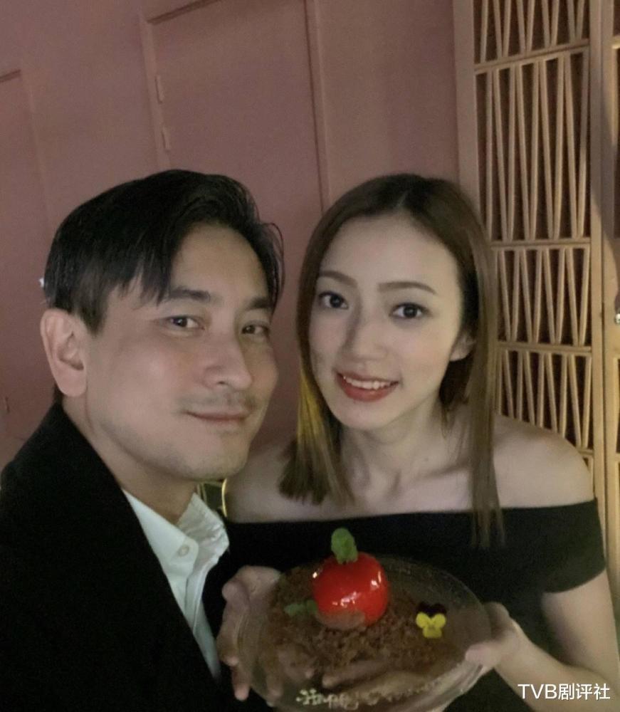 前tvb小花李思欣和老公庆祝结婚9周年相继离巢只为寻新出路