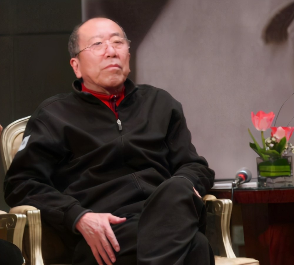 国家一级演员雷恪生,相亲遇到漂亮妻子,84岁儿女丁克膝下无孙_腾讯