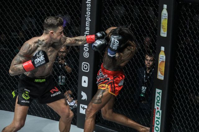 荷兰踢拳天王第三次冲冠自信仍是头号挑战者