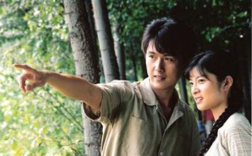 这么多年大家一直都是觉得他为人不错,卢星宇的家庭很是幸福,妻子也是