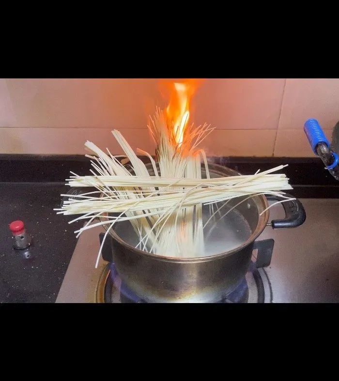 "当代厨房杀手图鉴!" 哈哈哈求求了,下辈子不要再做饭了