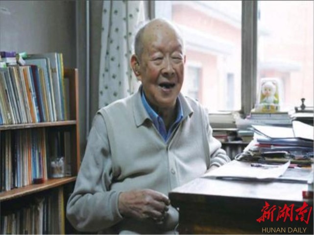周有光先生的养生秘诀：写书撰文自得其乐_腾讯新闻