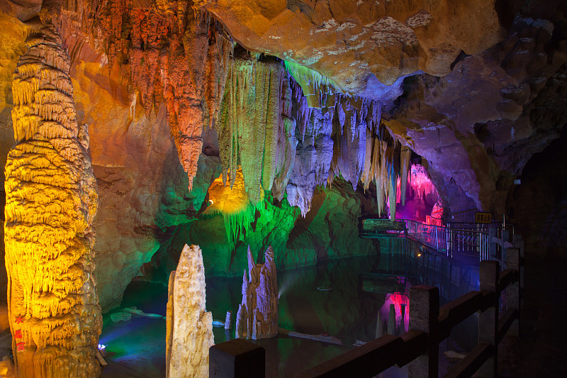 重庆看aaaaa级溶洞的好去处武隆芙蓉洞