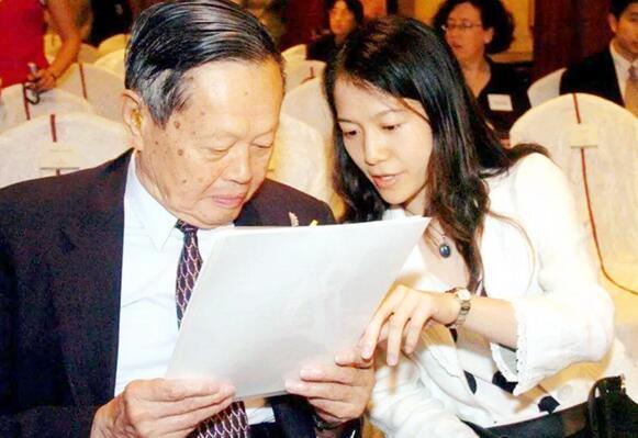 杨振宁曾表示若自己不在了,赞成年轻妻子再婚,翁帆是如何回应的