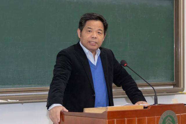 北京林业大学副校长骆有庆在开幕式上讲话,他回顾了学校"青教赛"近三