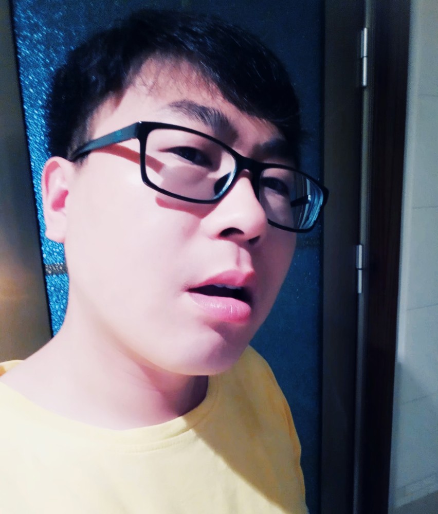 赵彦彬社交平台贴滤镜照片感言光鲜的外表只是自我陶醉