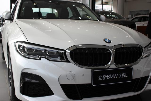 2021款宝马3系到店实拍,配led光源 自动停车,29.39万起