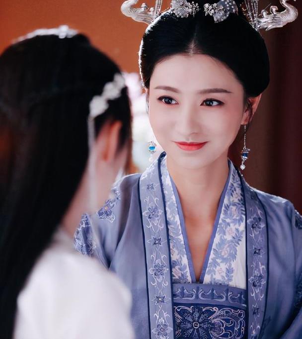 《甄嬛传》眉庄毛衣起球被指掉价,打扮素雅像学生,转型演妈妈