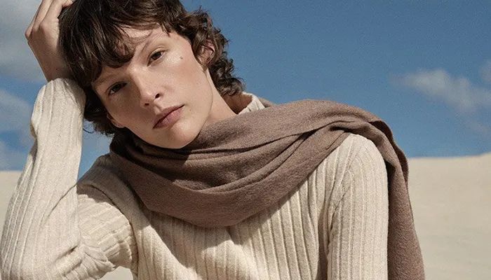 海报库30几岁回归秀场这位雌雄莫辩的瑞典模特有点酷