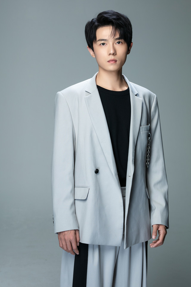 演员高凯在此前并没有配音经验,他自己也坦言:想学到所有大神的绝招