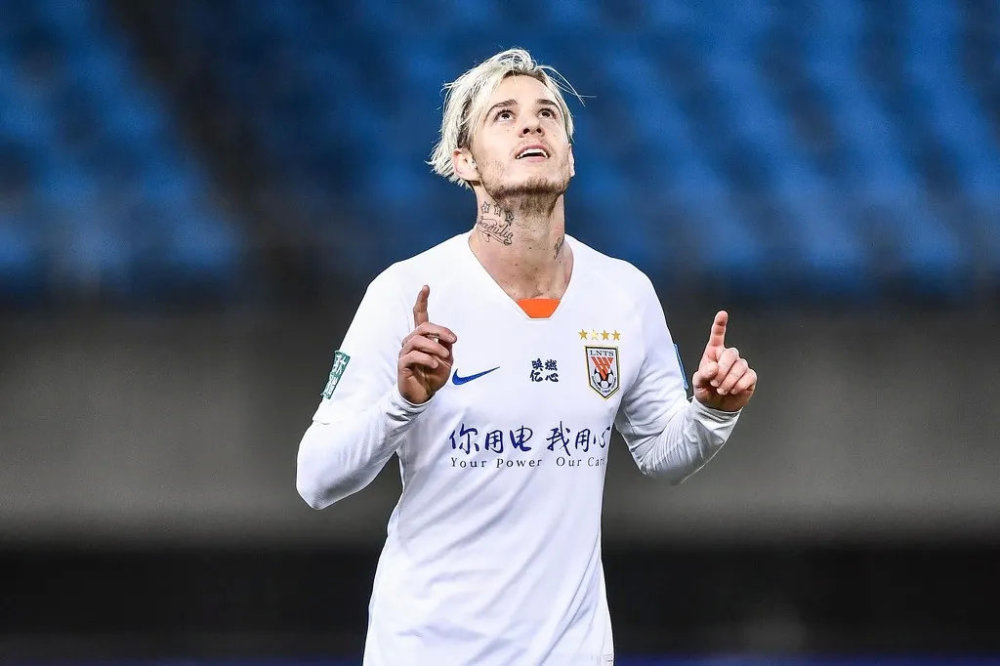 佩莱告别鲁能中锋战术结束