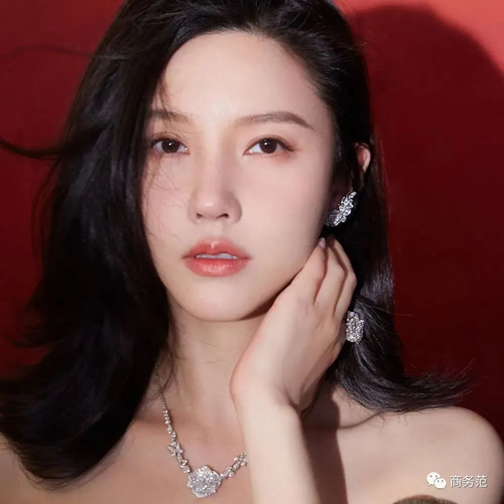 女明星红毯戴珠宝怎么赢凹造型实在太拼了