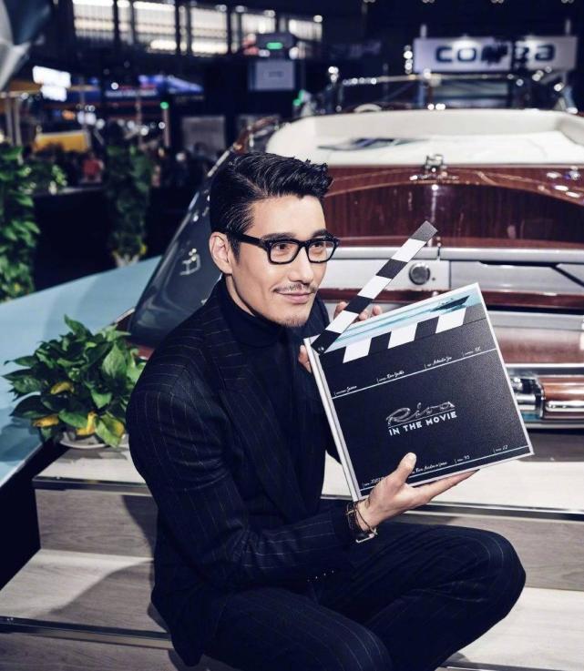 胡兵才是真男神背头配西装儒雅帅气丝毫没有中年大叔的油腻感