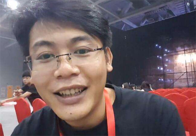 lol小智遇车祸还好人没事,复播暗示碧哥回归_腾讯新闻