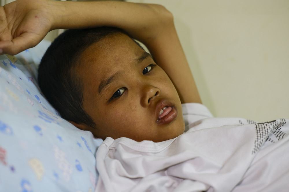 10岁男孩肚大如球似孕妇临盆小伙伴受惊吓称其肚里住着怪物