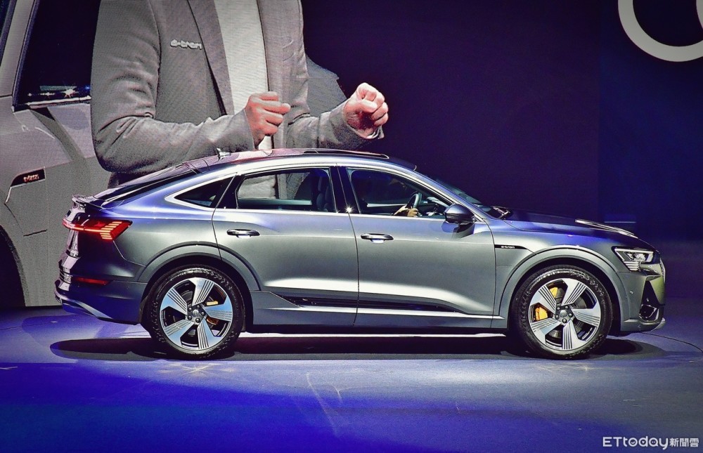 最快充电站加持奥迪电动车etron开卖