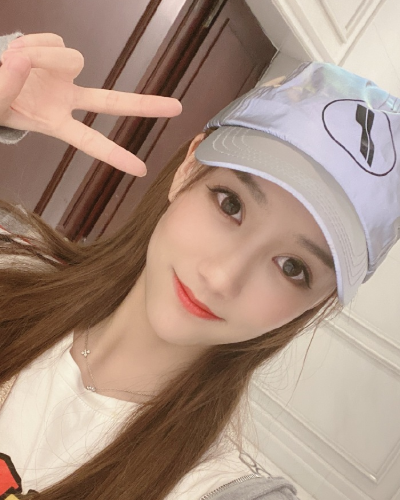 南波儿离婚放飞自我深夜和六个男子共处一室这谁能受得了