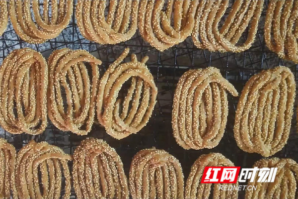江永:油炸糯米粿 留住乡愁味