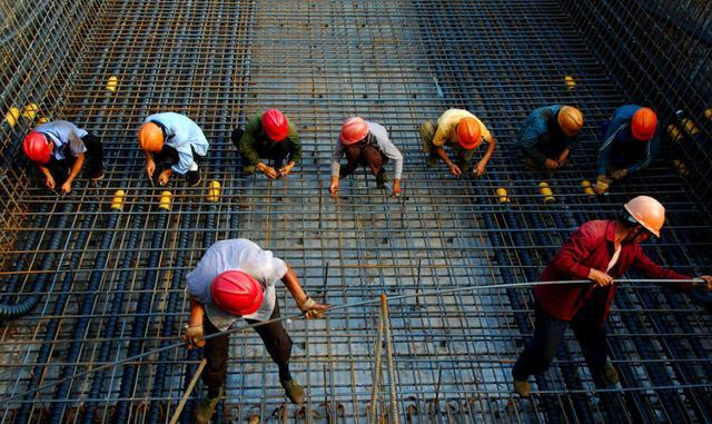 中国基建工人图片