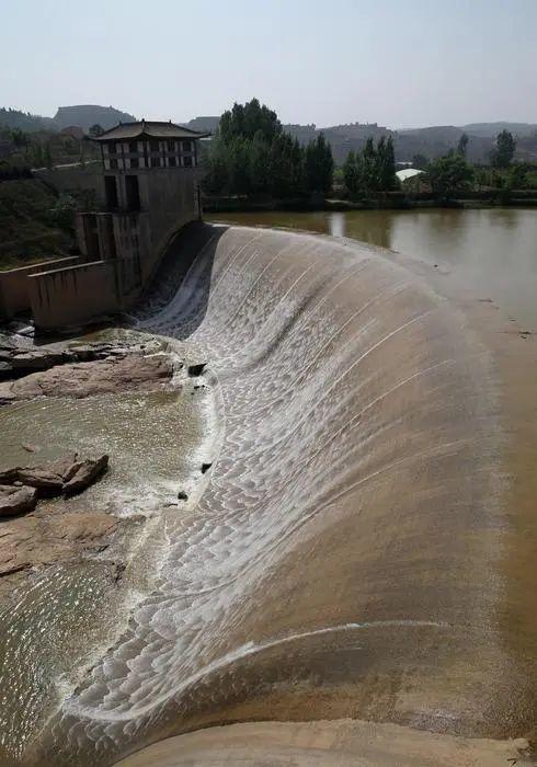 现在的龙首渠引洛灌区已发展成为灌排体系完整的大型灌区,工程由大坝