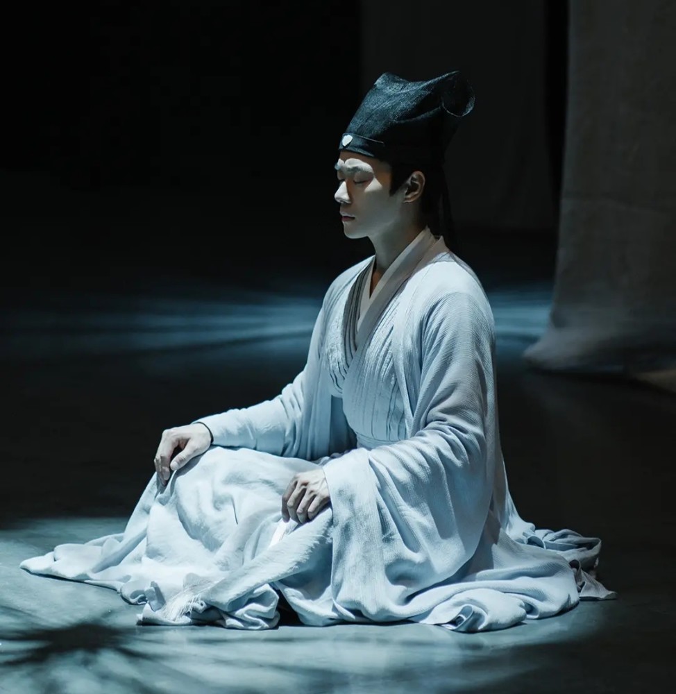 曹骏凭许仙造型惊艳全场撕掉童星的标签依旧光芒闪耀