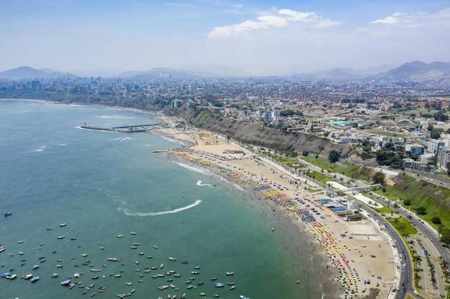 沿着南美西海岸向北流东,造就了全球最大的渔场之一智利-秘鲁渔场