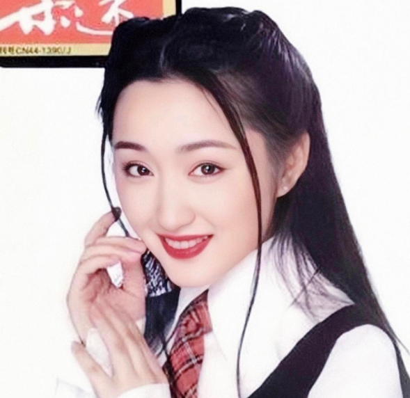 杨钰莹有多美?看到她第一次上央视照片时,网友:长在我的审美上