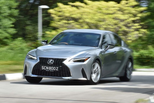 2020年改款雷克萨斯is300尾灯跟普通现代有什么区别